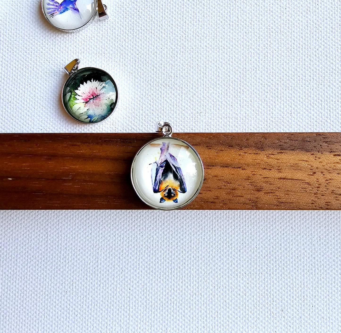 Aquarell-Anhänger Flughund silber, watercolor art pendant "Upside Down", flying fox silver